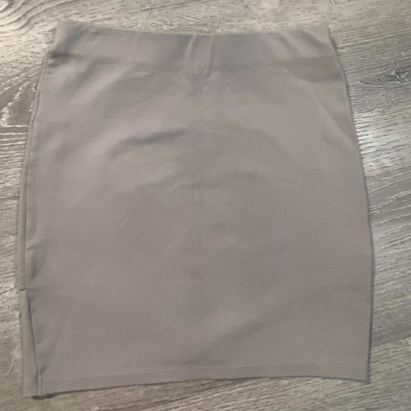 Talula (Aritzia) grey mini skirt - Picture 4 of 4